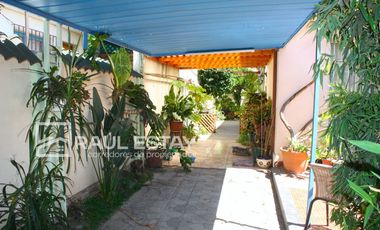 VENDEMOS Casa en muy buena Villa frente a plaza