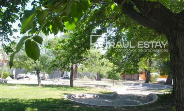 VENDEMOS Casa en muy buena Villa frente a plaza