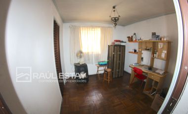 VENDEMOS Casa en muy buena Villa frente a plaza