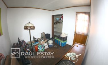 VENDEMOS Casa en muy buena Villa frente a plaza