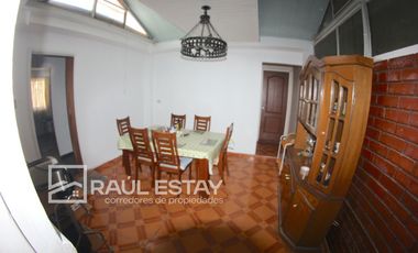 VENDEMOS Casa en muy buena Villa frente a plaza