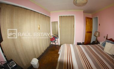 VENDEMOS Casa en muy buena Villa frente a plaza