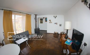 VENDEMOS Casa en muy buena Villa frente a plaza