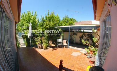 VENDEMOS Casa en muy buena Villa frente a plaza