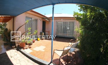 VENDEMOS Casa en muy buena Villa frente a plaza