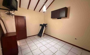 Vendo una Casa en la Urb. Álamos en Conjunto Santa FE