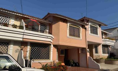 Vendo una Casa en la Urb. Álamos en Conjunto Santa FE