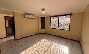 Vendo una Casa en la Urb. Álamos en Conjunto Santa FE