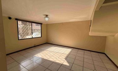 Vendo una Casa en la Urb. Álamos en Conjunto Santa FE