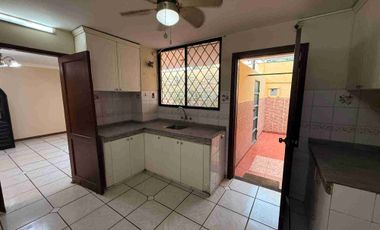 Vendo una Casa en la Urb. Álamos en Conjunto Santa FE