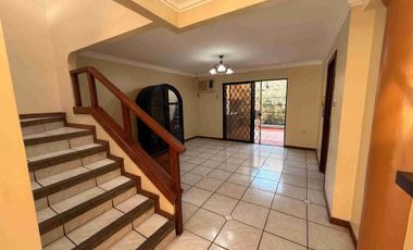 Vendo una Casa en la Urb. Álamos en Conjunto Santa FE