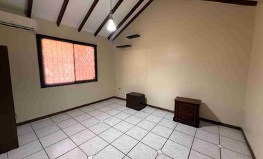 Vendo una Casa en la Urb. Álamos en Conjunto Santa FE