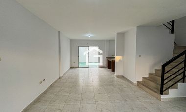 Casa en Venta o Alquiler en Urbanización Celessia, Modelo Aqua, Machala