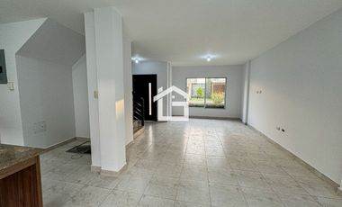 Casa en Venta o Alquiler en Urbanización Celessia, Modelo Aqua, Machala
