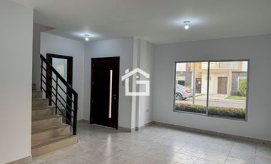 Casa en Venta o Alquiler en Urbanización Celessia, Modelo Aqua, Machala