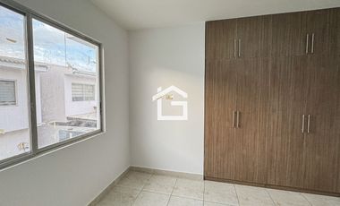 Casa en Venta o Alquiler en Urbanización Celessia, Modelo Aqua, Machala