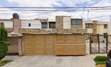 Casa en Venta en Valle Dorado Tlanepantla México.