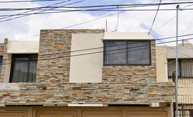 Casa en Venta en Valle Dorado Tlanepantla México.