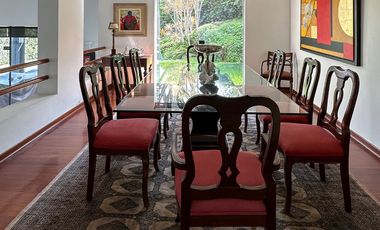 Casa con Techos Altos, Piscina propia, en el exclusivo Condominio Bosques de La Planicie.