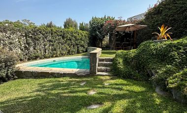 Casa con Techos Altos, Piscina propia, en el exclusivo Condominio Bosques de La Planicie.