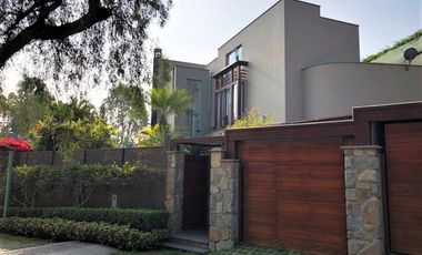 Linda Casa con Piscina propia, en el exclusivo Condominio Bosques de La Planicie.