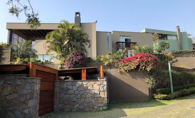 Linda Casa con Piscina propia, en el exclusivo Condominio Bosques de La Planicie.