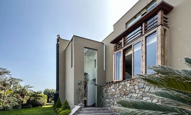 Linda Casa con Piscina propia, en el exclusivo Condominio Bosques de La Planicie.