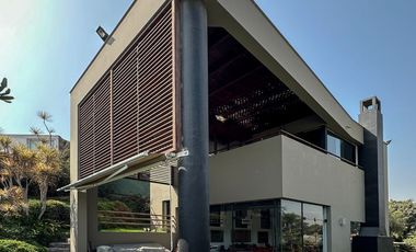 Linda Casa con Piscina propia, en el exclusivo Condominio Bosques de La Planicie.