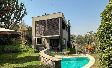 Linda Casa con Piscina propia, en el exclusivo Condominio Bosques de La Planicie.