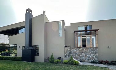 Linda Casa con Piscina propia, en el exclusivo Condominio Bosques de La Planicie.