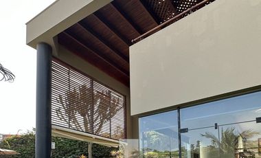 Linda Casa con Piscina propia, en el exclusivo Condominio Bosques de La Planicie.