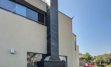 Linda Casa con Piscina propia, en el exclusivo Condominio Bosques de La Planicie.