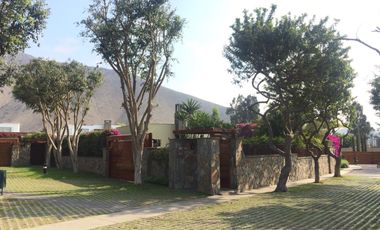 Casa de Una Planta, Super Iluminada, Exclusivo Condominio Lo Bosques de La Planicie.