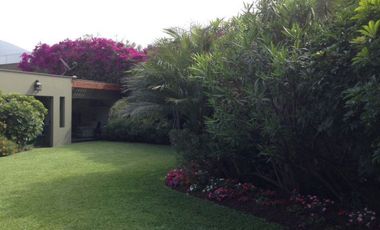 Casa de Una Planta, Super Iluminada, Exclusivo Condominio Lo Bosques de La Planicie.