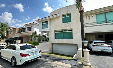 CASA EN RENTA VALLLE REAL