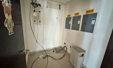 RENTO OFICINA CERCA DE PLAZA AMERICAS