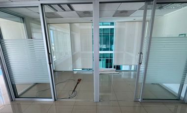 RENTO OFICINA CERCA DE PLAZA AMERICAS