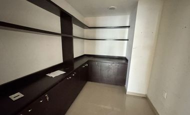 RENTO OFICINA CERCA DE PLAZA AMERICAS