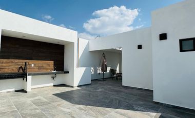Casa en venta nueva en Pahcua 3 habitaciones, estudio y roof garden. Monterreal