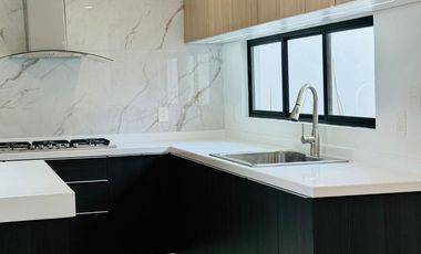 Casa en venta nueva en Pahcua 3 habitaciones, estudio y roof garden. Monterreal