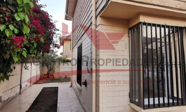 Hermosa Casa de Dos Pisos, 3 Dormitorios, 3 Baños, Villa el Sendero, Comuna de Quilicura.