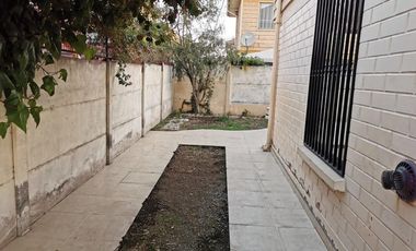 Hermosa Casa de Dos Pisos, 3 Dormitorios, 3 Baños, Villa el Sendero, Comuna de Quilicura.