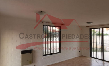 Hermosa Casa de Dos Pisos, 3 Dormitorios, 3 Baños, Villa el Sendero, Comuna de Quilicura.