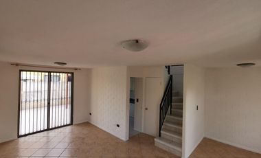 Hermosa Casa de Dos Pisos, 3 Dormitorios, 3 Baños, Villa el Sendero, Comuna de Quilicura.