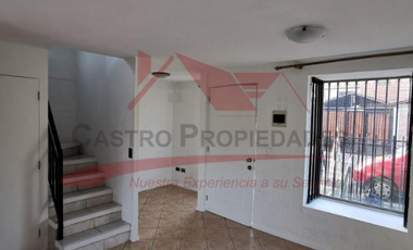 Hermosa Casa de Dos Pisos, 3 Dormitorios, 3 Baños, Villa el Sendero, Comuna de Quilicura.