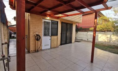 Hermosa Casa de Dos Pisos, 3 Dormitorios, 3 Baños, Villa el Sendero, Comuna de Quilicura.