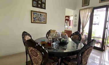 dijual rumah luas terawat