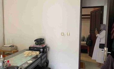 dijual rumah luas terawat