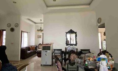 dijual rumah luas terawat