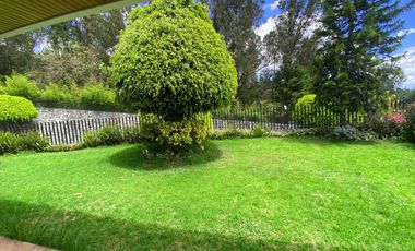 LINDA CASA DE ARRIENDO EN MIRAVALLE CUMBAYÁ!! VISTA!!